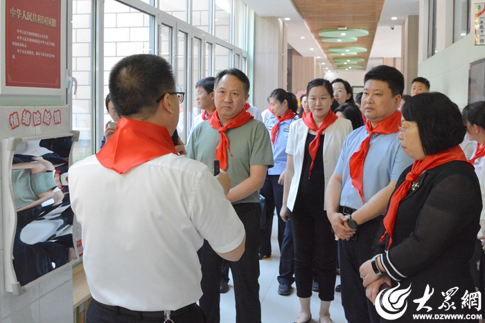 kaiyun开云官网济南市“红领巾爱祖国”主题队日暨历城区新队员入队示范仪式举行_泉城新闻_大众网(图2)