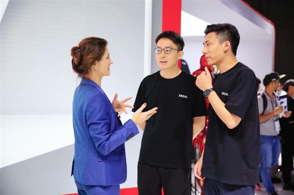 kaiyun开云网站XREAL携手宝马亮相MWC上海 探索AR技术未来融合边界(图1)