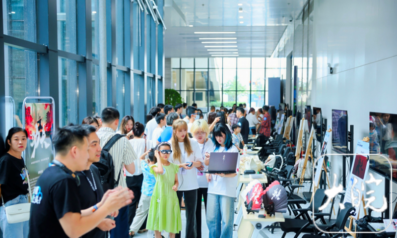 合肥这场高校AR创新赛引关注 众多市民冒雨到场体验(图1) 合肥这场高校AR创新赛引关注 众多市民冒雨到场体验(图1)