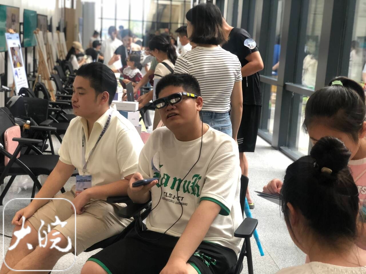合肥这场高校AR创新赛引关注 众多市民冒雨到场体验(图4) 合肥这场高校AR创新赛引关注 众多市民冒雨到场体验(图4)